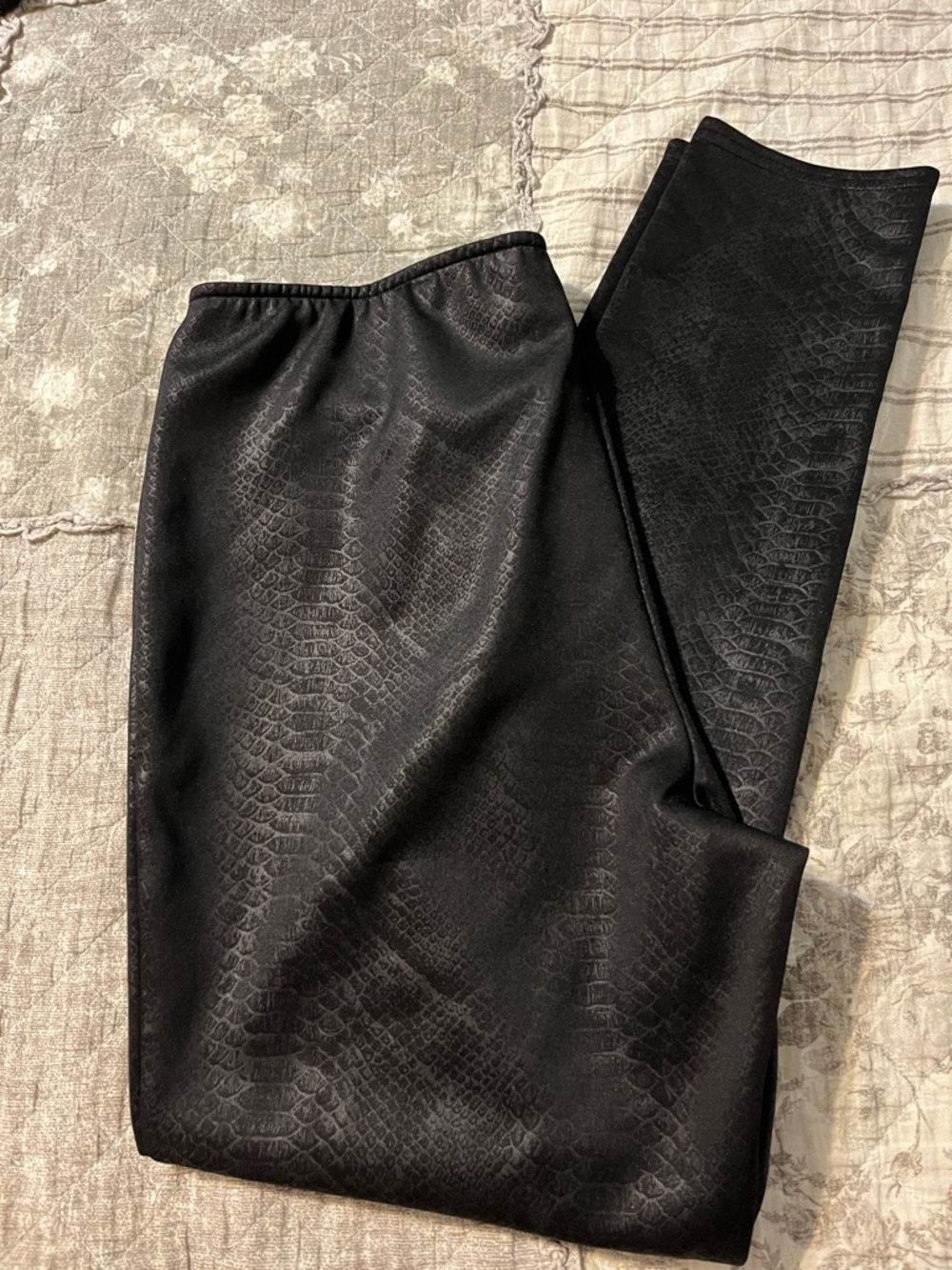 Apt. 9 Black Faux-Snake Skin Leggings with Elastic Waistband